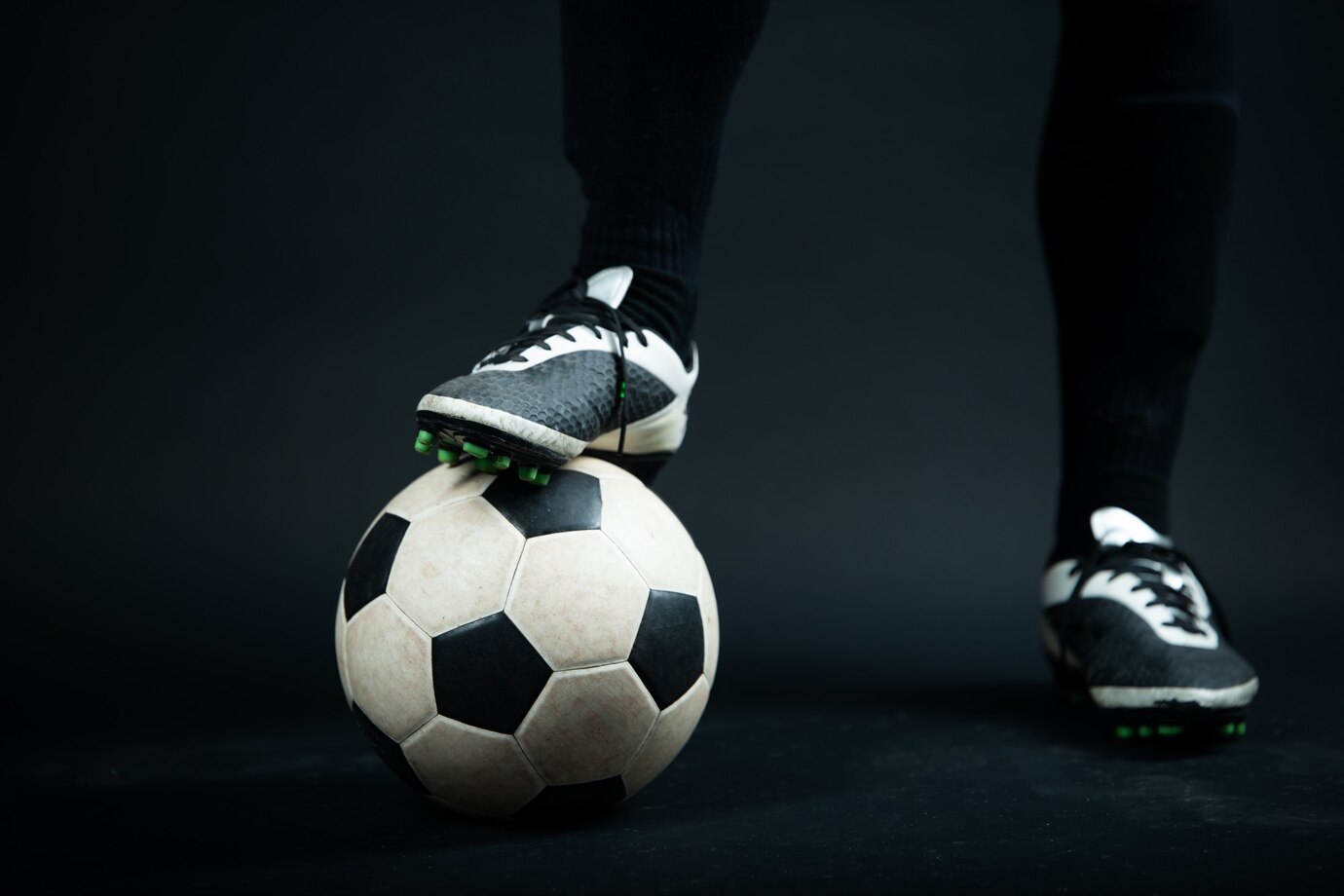 young-goalkeeper-soccer-man-isolated-academy-soccer-team_1150-14668
